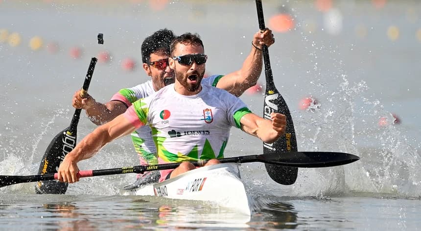 O K2 português a festejar na meta, em Szeged